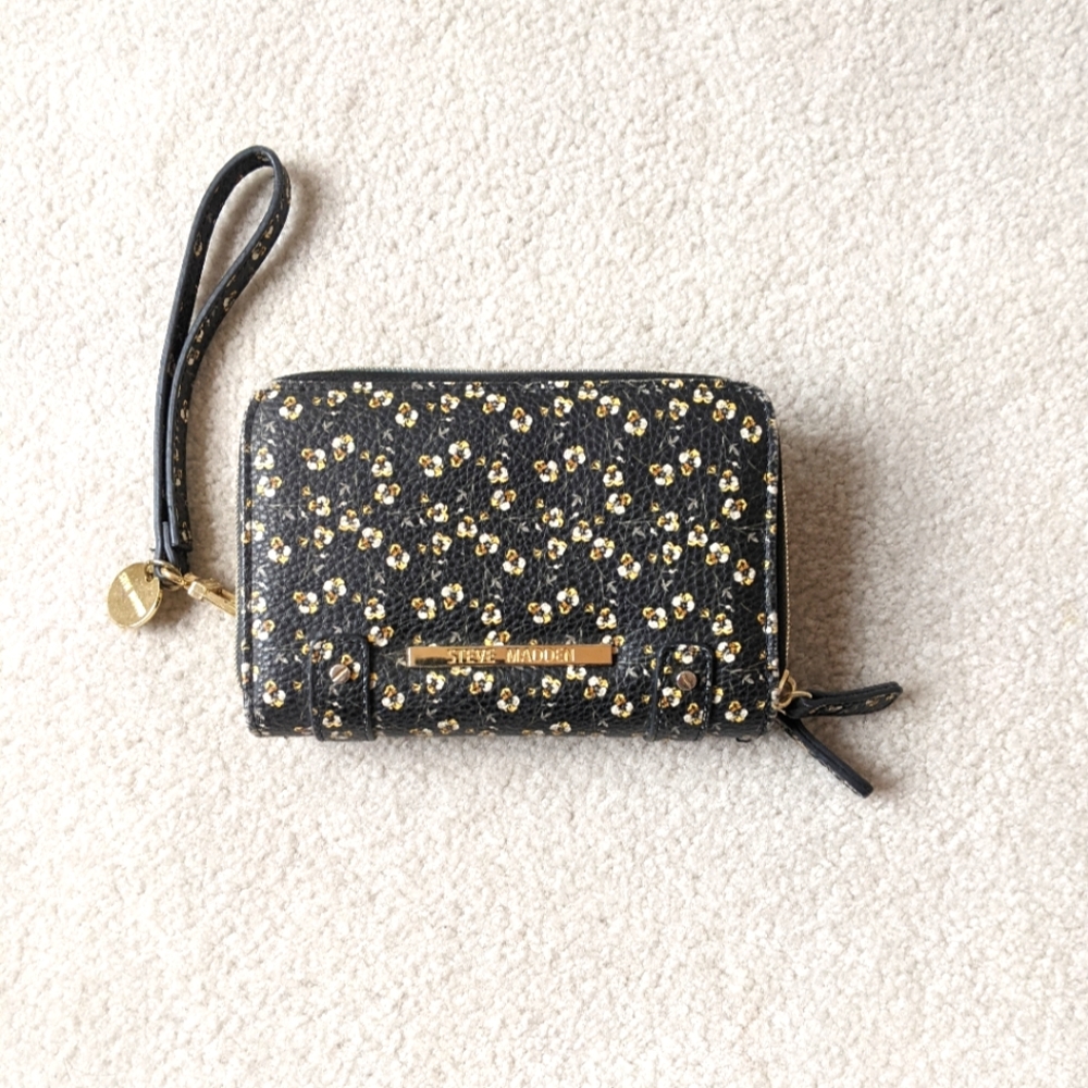 Steve Madden floral wristlet wallet